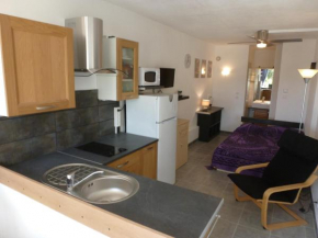 Studio Village Naturiste Purple